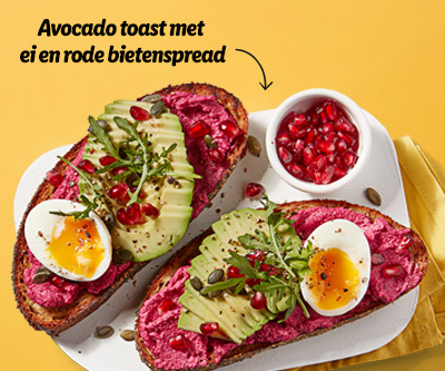 Jouw Paasontbijt recept: Avocado toast met ei en rode bietenspread